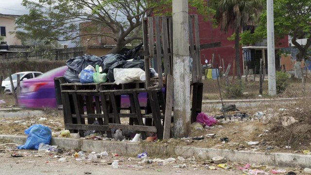 Tiradero de basura frente a templo en avenida Víctor Iturbe | CPS Noticias Puerto Vallarta