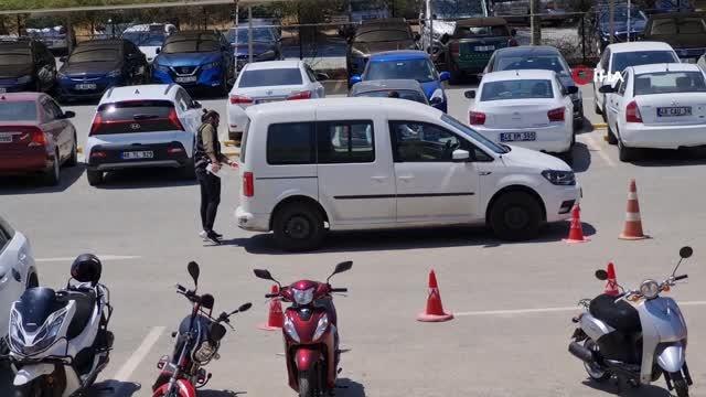 Ekipler, istismarcı katil zanlısını taksici kılığına girerek yakaladı