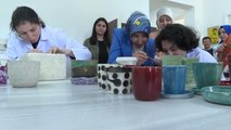 Milli Eğitim Bakanı Özer'in eşi Nebahat Özer, Bursa'da okul ziyaretlerinde bulundu