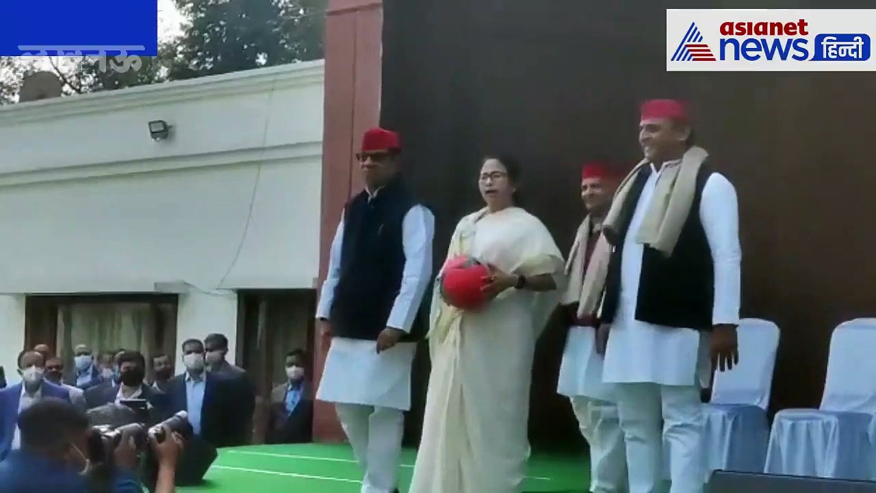 पब्लिक की तरफ बॉल फेकते हुए बोलीं ममता बनर्जी- 'यूपी में खेला होबे'