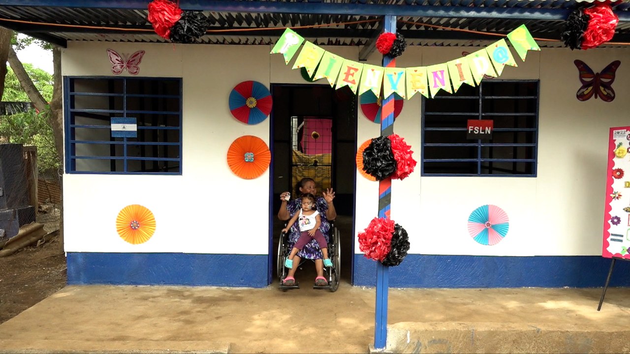 Comuna de Managua entrega dos viviendas dignas en el barrio Carlos Fonseca