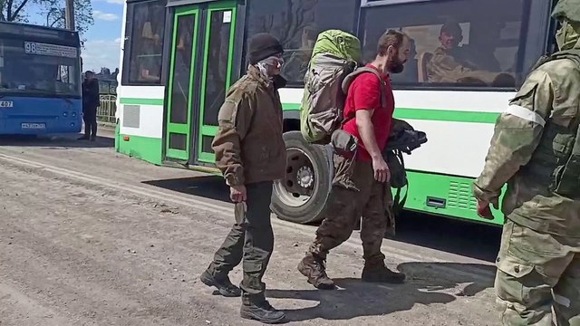 روسيا تعلن استسلام نحو ألف جندي أوكراني من مجمع آزوفستال الصناعي