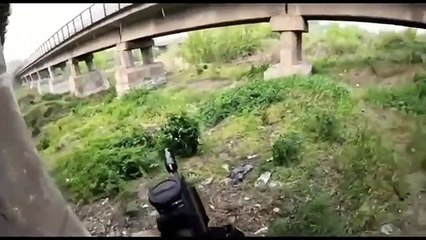 Ucranianos destroem ponte