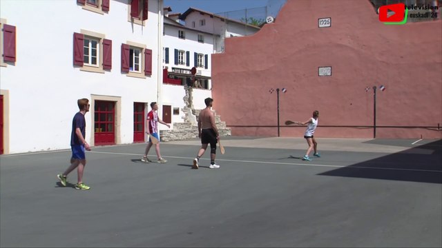 Basque Country | Basque Pelota Surfing Bidart Beach | Euskadi 24 TV