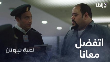 فرحته بالسفر لزوجته وإبنه لا توصف.. لكن اللي حصل في المطار حطم أحلامه!