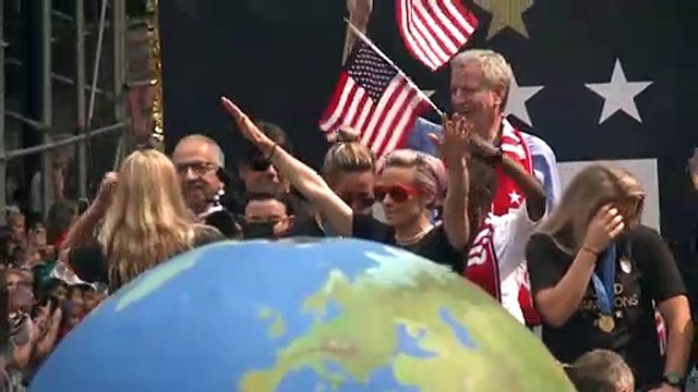 La federación de fútbol de EEUU anuncia igual paga para los equipos de hombres y mujeres