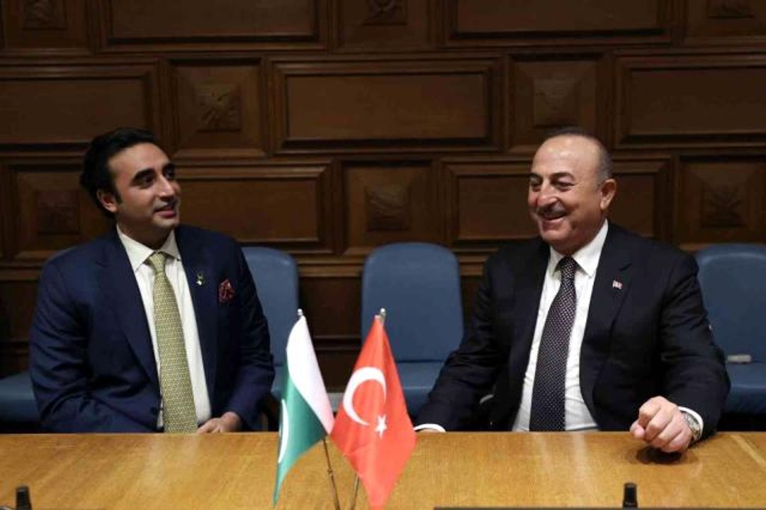 Dışişleri Bakanı Çavuşoğlu, Pakistanlı mevkidaşı Zardari ile görüştü