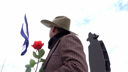 Juventud Sandinista rinde homenaje al general Sandino con una ofrenda floral