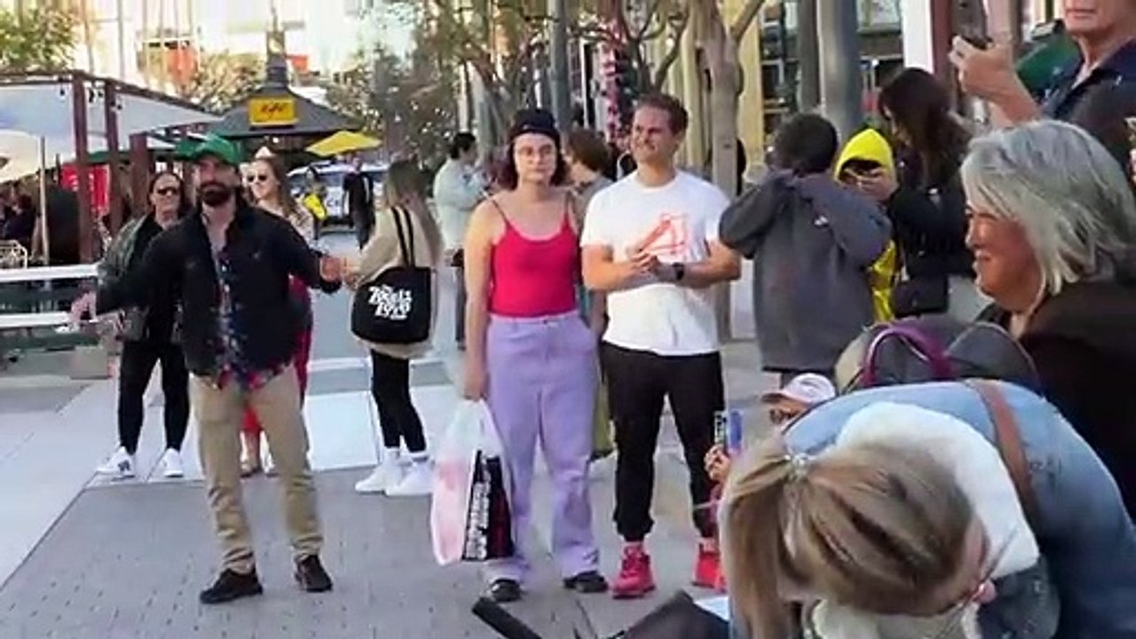 INCREDIBLE STREET PERFORMER _ ABCDEFU Karolina Protsenko Violin