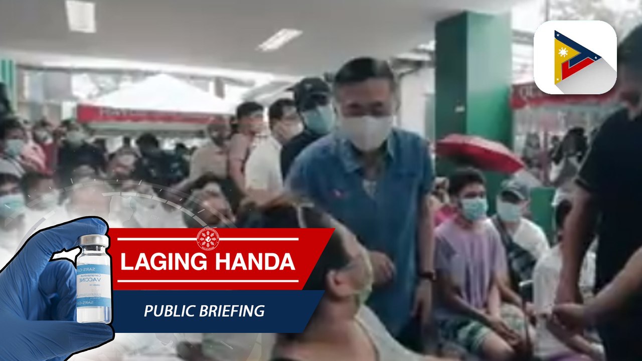 Ilang mga nasunugan sa Brgy. UP campus sa Quezon City, hinatiran ng tulong ng tanggapan ni Sen. Go