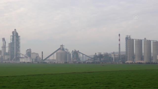 Lafarge fabrikası nın YPG/PKK'nın işgal ettiği bölgedeki geleceği merak konusu