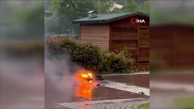 Elektrikli scooter alev aldı, patlama anı kameraya yansıdı
