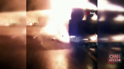 Tonlarca atık plastik yüklü tır alev alev yandı