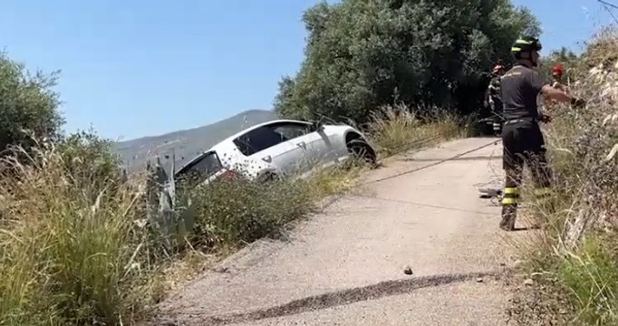 Misilmeri (PA) - Cade con l'auto in una scarpata: soccorsa dai Vigili del Fuoco (19.05.22)
