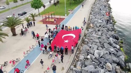 Pendik'te 19 Mayıs'ta dev Türk bayraklı bisiklet korteji havadan görüntülendi
