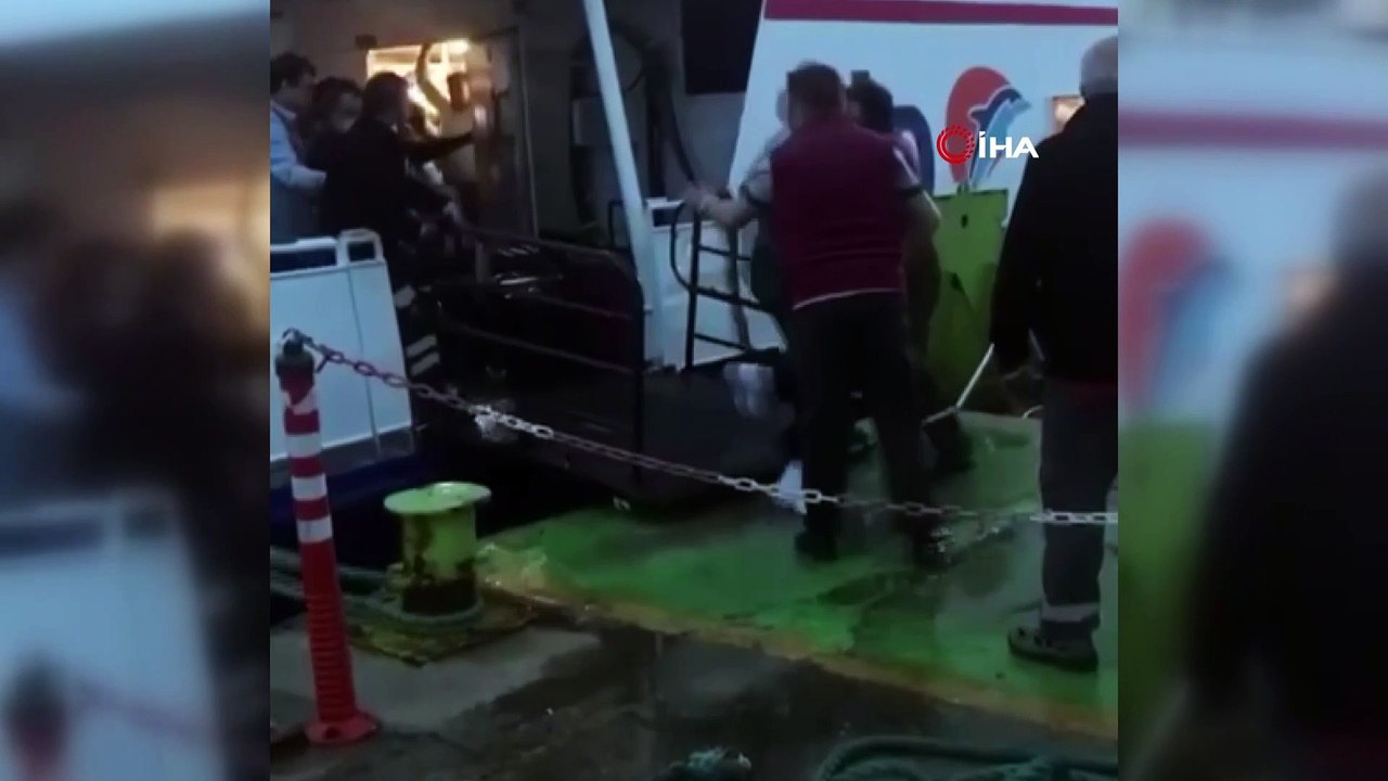 Metrelerce yükselen dalgaların dövdüğü feribotta korku dolu anlar