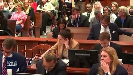 موجة ضحك هيسترية تجتاج محاكمة آمبر هيرد وجوني ديب بسبب محامية الأخير