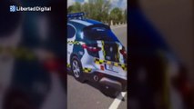 La foto de cartón de un coche de la Guardia Civil a tamaño real hace reducir la velocidad