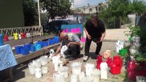 Emekli Maaşı ile Geçinemeyen Aile Plastik Kaplardan Saksı Yapıp Satıyor