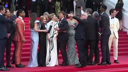 Festival de Cannes : la Patrouille de France survole le tapis rouge pour Tom Cruise