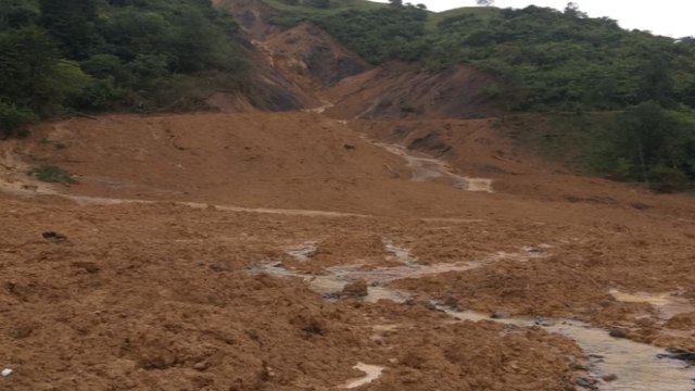 Continúa la búsqueda de desaparecidos tras derrumbe en Santa Fe de Antioquia