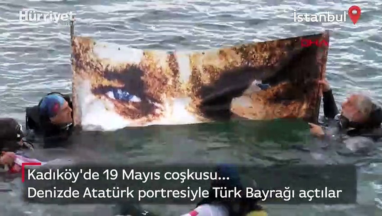 Kadıköy'de 19 Mayıs coşkusu... Denizde Atatürk portresiyle Türk Bayrağı açtılar