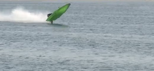 إحالة متهم بقيادة قارب سباق بدون ترخيص للمحاكمة