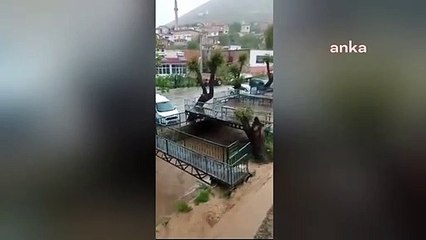 Niğde'de sel oldu, dereler taştı