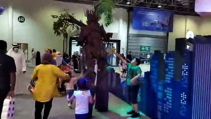 لم تراها من قبل.. الأشجار تصافح الصغار فى مهرجان "الشارقة القرائى"