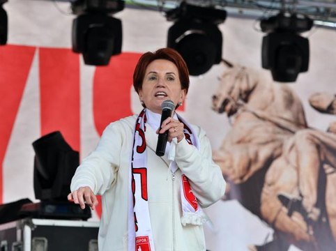 Akşener: Ey Türk Gençliği, Cumhuriyet'in Hem Bekçisisin Hem Sahibisin. Görevini Unutmanı İstediler. Unutmadın, Unutmayacaksın