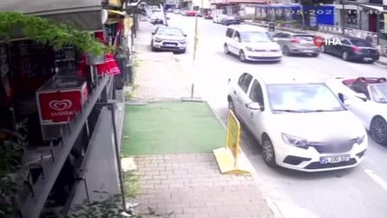 Kartal'da lüks otomobil motosiklet sürücüsünü 15 metre böyle sürükledi