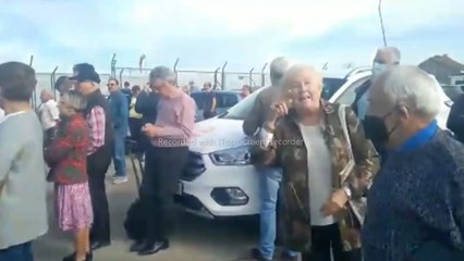 Los seguidores de Juan Carlos I piden cuchillos para los periodistas de laSexta