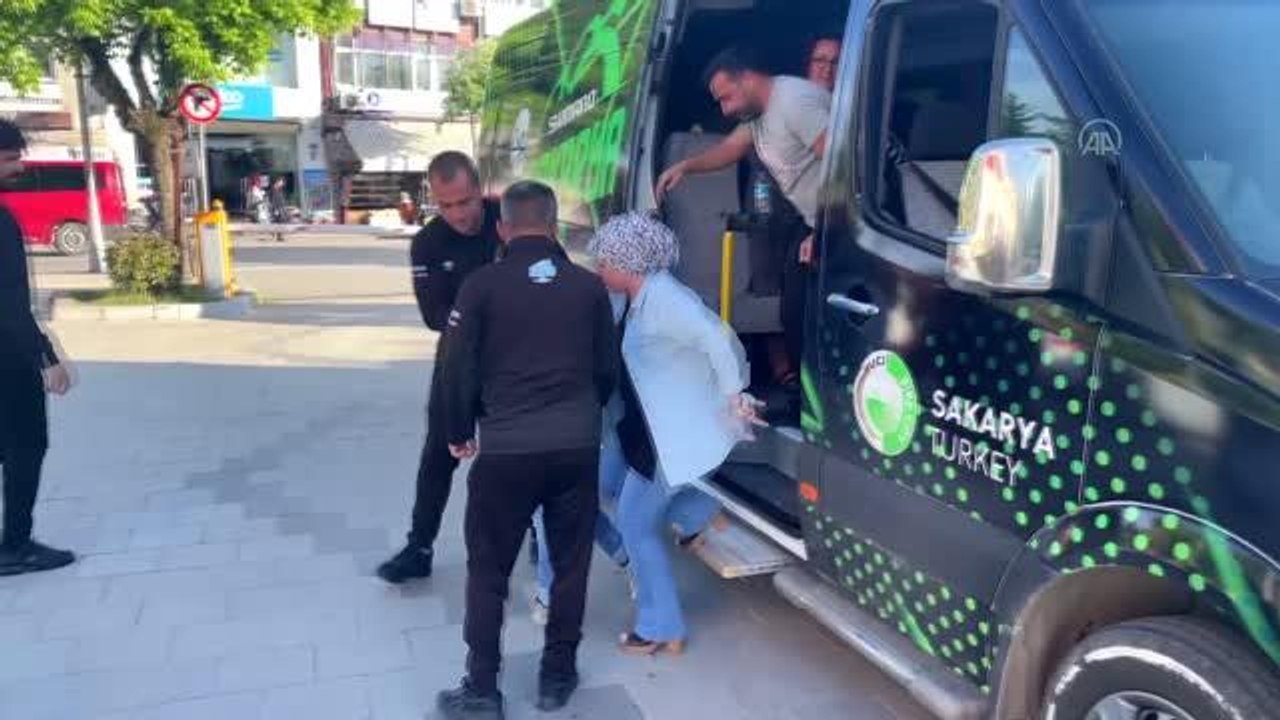 Başkan Yüce, bisikleti çalınan engelli kıza yeni bisiklet hediye etti