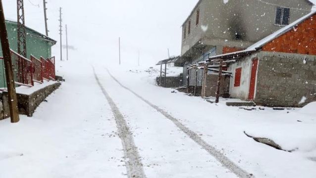 Mayıs ayında kar sürprizi! Hava sıcaklıklarının aniden düşmesiyle 12 il beyaza büründü