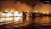 شاهد: حريق هائل يبتلع عشرات المنازل في ميناء مانيلا الفلبيني