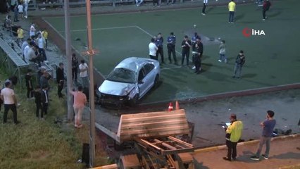 Kontrolden çıkan araç halısahaya uçtu: Facidan dönüldü