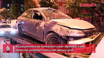 Kontrolden çıkan araç halı sahaya uçtu! Facidan dönüldü