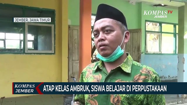 Atap Kelas Ambruk, Siswa SMP Belajar di Perpustakaan
