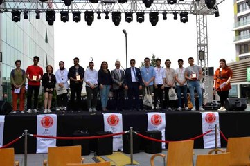 Öğrenciler 2 yıl sonra bahar şenliği ile stres attı