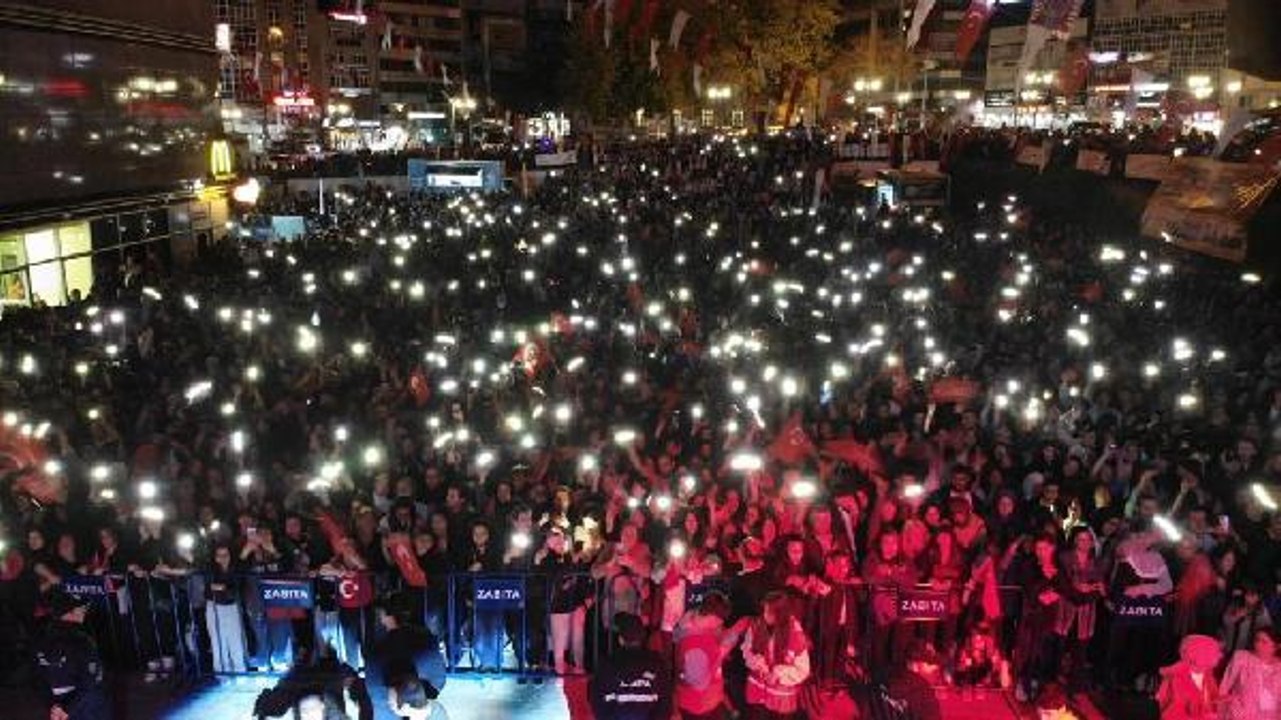 GAZİOSMANPAŞA'DA 19 MAYIS FENER ALAYI VE KONSERLE KUTLANDI