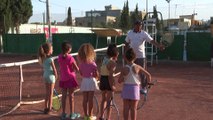 شاهد: كيف يستذكر مدرب لاعبة التنس التونسية العالمية أُنس جابر بداياتها؟
