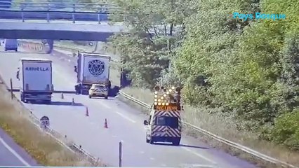 Un camion percute violemment un fourgon de patrouilleur sur l'A64
