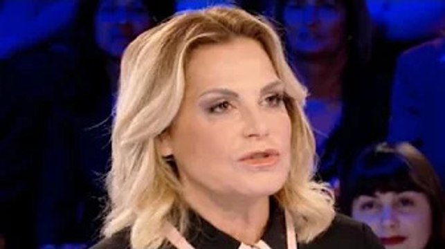 Simona Ventura felice accanto a Giovani Terzi fa una triste confessione sul passato: Mi sentivo sol
