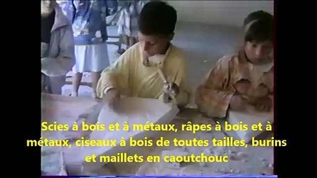 en 1996 - Sculpture en atelier - Enfants de CP et CE -