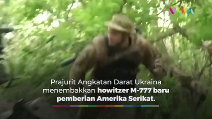 Kocak! Tentara Ukraina Tutup Kuping saat Meriam Ditembak