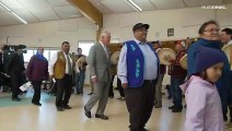 شاهد: الأمير تشارلز يرقص مع أحفاد السكان الأصليين في كندا