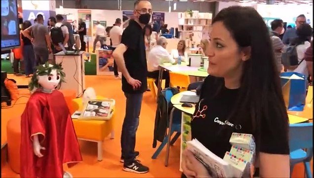 Firenze, alla fiera della scuola Didacta c'è un Dante-robot che declama i versi
