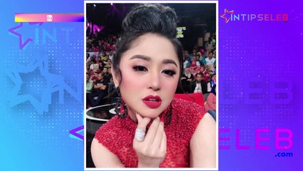 Pedangdut Dewi Persik Tanggapi Pernyataan Angelina Sondakh
