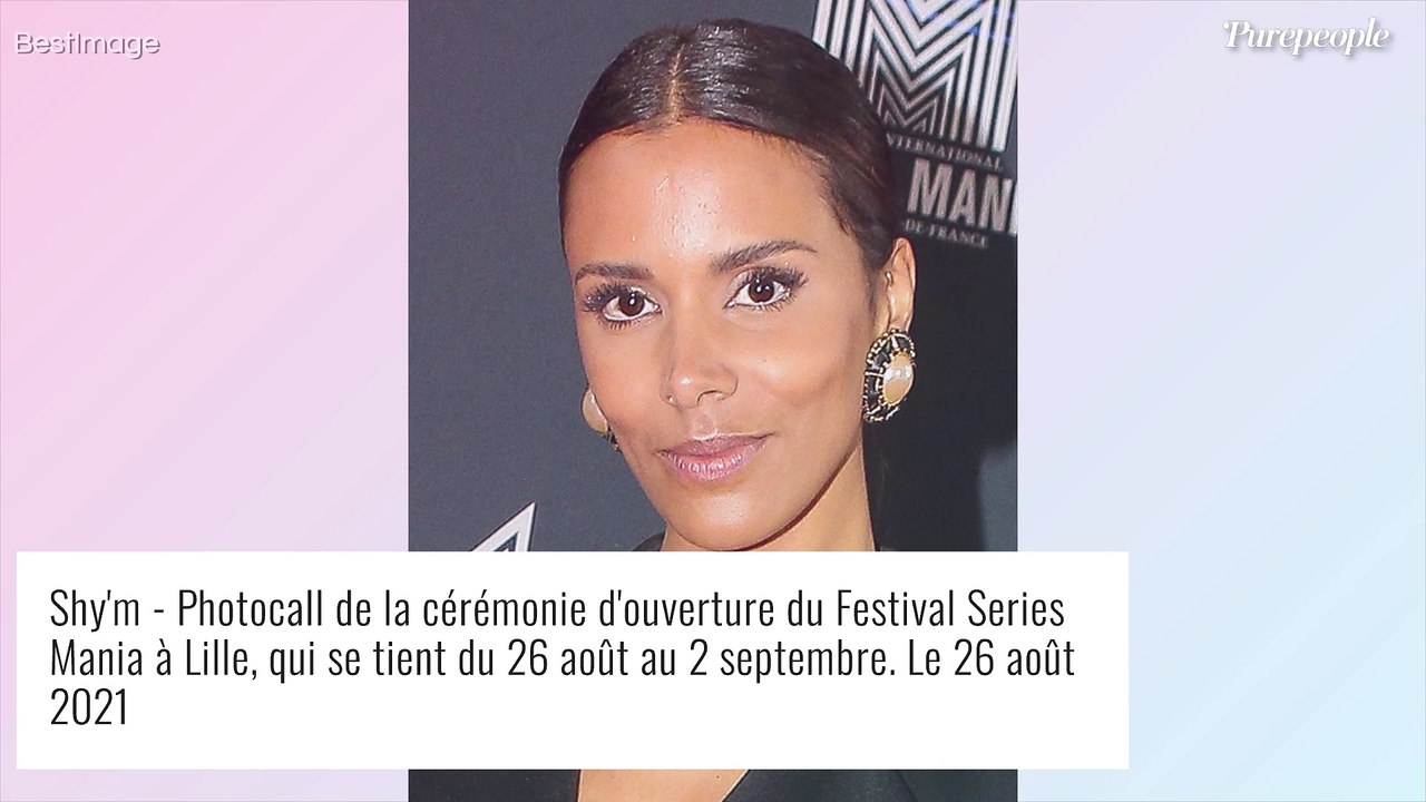 Shy'm maman : Son jeune fils lui grimpe dessus, adorable câlin dans l'herbe