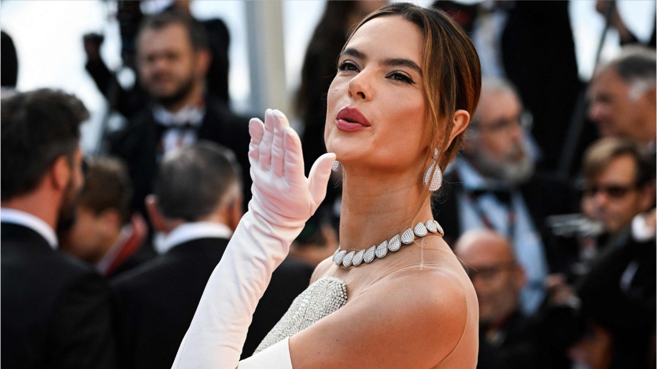 VOICI : Festival de Cannes : quelles sont les trois règles à respecter pour fouler le tapis rouge ?